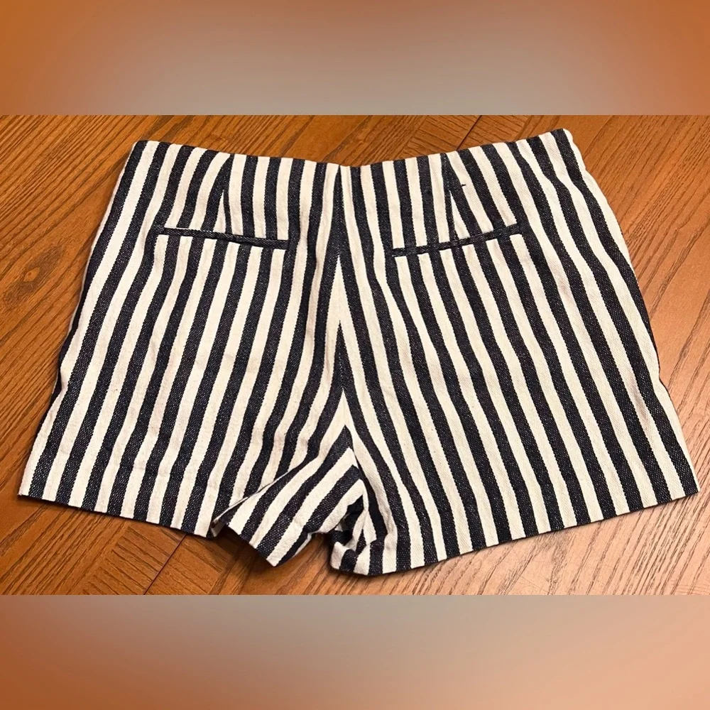 Banana Republic Factory Navy Blue & White‎ Striped Linen 3.5” Shorts Size 8
